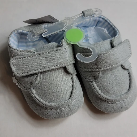 Preemie bodysuit set of 3 + baby shoes + caps NWT - Picture 5 of 9